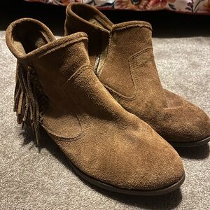 Minnetonka Brown Suede Fringe Ankle Boots